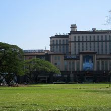 「中央広場」から見ると、ショッピングセンターと分かります