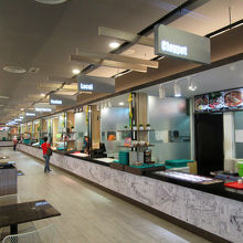 大きなフードコートが嬉しいです