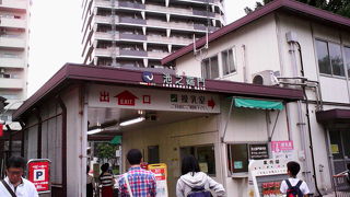 根津駅方面から動物園に入るのに便利です