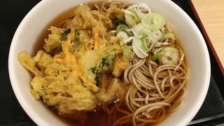 高田馬場駅の構内で食事ができるお店はここだけです