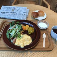 洋食です。パンは2種類のみでした。