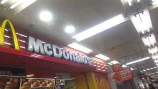 ここで購入後、場所を移動して食事