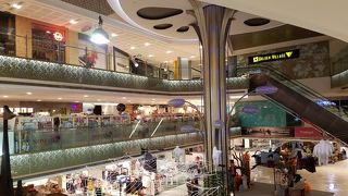 綺麗なショッピングモール