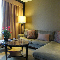 ソファーも立派です