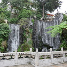 龍山寺 門前の滝 