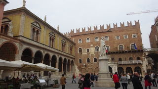 建物の中庭のような広場