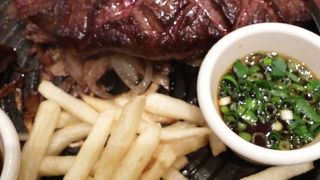 搭乗前にボリューミーな食事