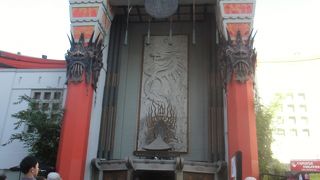 有名人の手形が地面に