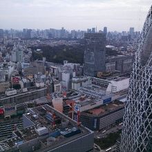 42F、美術館入口から見下ろす東京の街並み♪