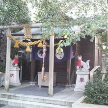 裏通りにある神社です。