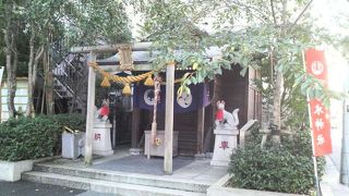 水天宮駅近く、裏通りのお稲荷様