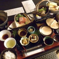 夕食ですが、簡易コンロの水モノがメインで何だか物足りない