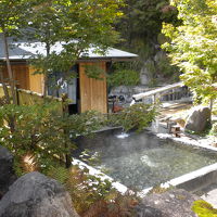 混浴露天風呂は女性はバスタオル巻きもＯＫです