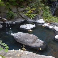 混浴露天風呂2。女性脱衣所にはバスタオルの脱水機もあります