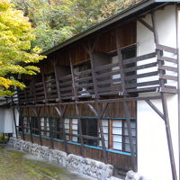 泊まった本館の外観。この宿はログハウスがメインかも。