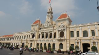 優雅なコロニアル建築