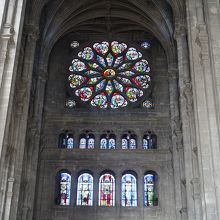 ハート型のバラ窓。