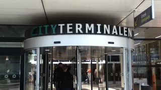 大きな新しい建物