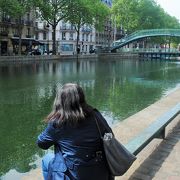 1825年にできた運河で、パリ市民の憩いの場になっています。