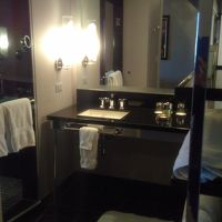 シンクまわり。左がシャワールームでした