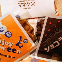 栗(左)とショコラベリーのワッフル