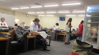 窓がないので窮屈な感じがします