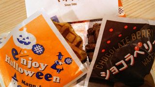 行列に誘われて「マネケン」のベルギーワッフル