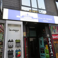 ホテル入口の看板