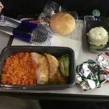 帰国便 チキンライスとポテサラ