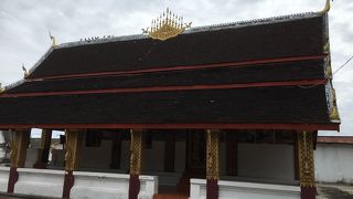 ワットマハタートの隣