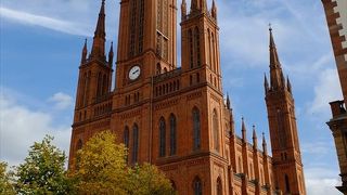 ヴィ―スバーデンで最も高い塔を持つ教会