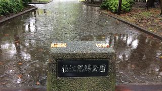 公園が南北の区域に分断されている