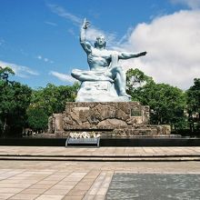 一般的な平和祈念像。