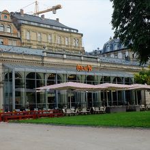 コッホブルンネン広場にあるこのカフェはお勧め。（本文参照）