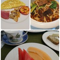 朝食・上の二つはオーダーしたもの