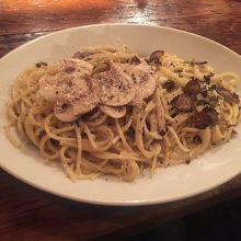 トリュフパスタとデュクセルクリームパスタのダブル