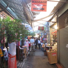 ウィークエンド マーケット (チャトゥチャック市場)