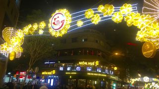 ショッピングにグルメになんでも楽しめる通り