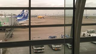 保安検査場も利用する搭乗口に近いほうへ