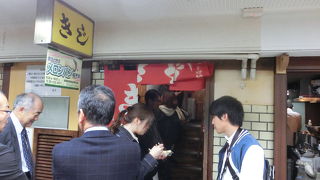 小さな店に大行列