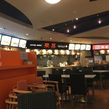 フードコート内