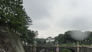 観光客であふれています