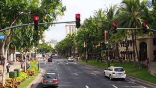 ワイキキの目抜き通り！ショッピングやグルメを堪能！