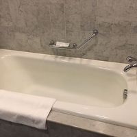 大きめのバスタブ。