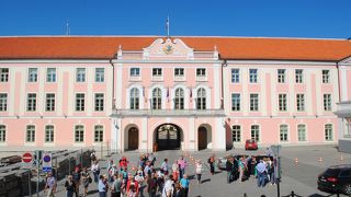 １３世紀に建てられた騎士団の城です。