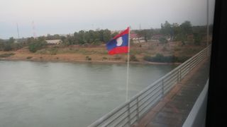 タイから陸路国際バスでラオスに入国