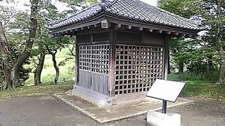 近くには、多賀城の外郭南門跡があります