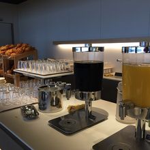 朝はクロワッサンが頂けます。