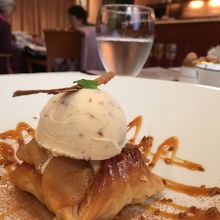 デザート(洋梨のコンポート クレームブリュレ仕立て)