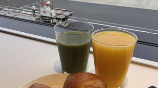 パワーラウンジにリニューアル。朝はクロワッサンが頂けます。